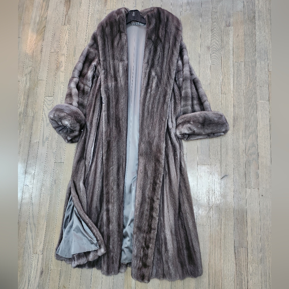Luxurious Mink Coat In Blue Iris M-L